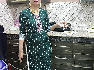 Indian Punjabi Ma putt new Desi chudai full gaaliyan Punjabi full HD Desi sardarni stepmom fucked with big cock bund Mari in Kitchen Punjabi audio
