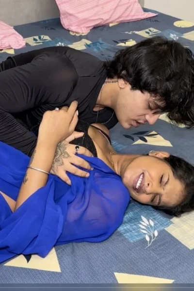Neighbor calls bhabhi home and has sex with her sexy bhabhi Hard Fucking With Hindi Audio