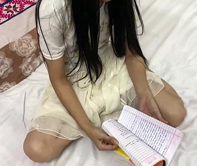 The virgin girl asked to fuck her pussy after seeing her tuition teacher’s thick cock